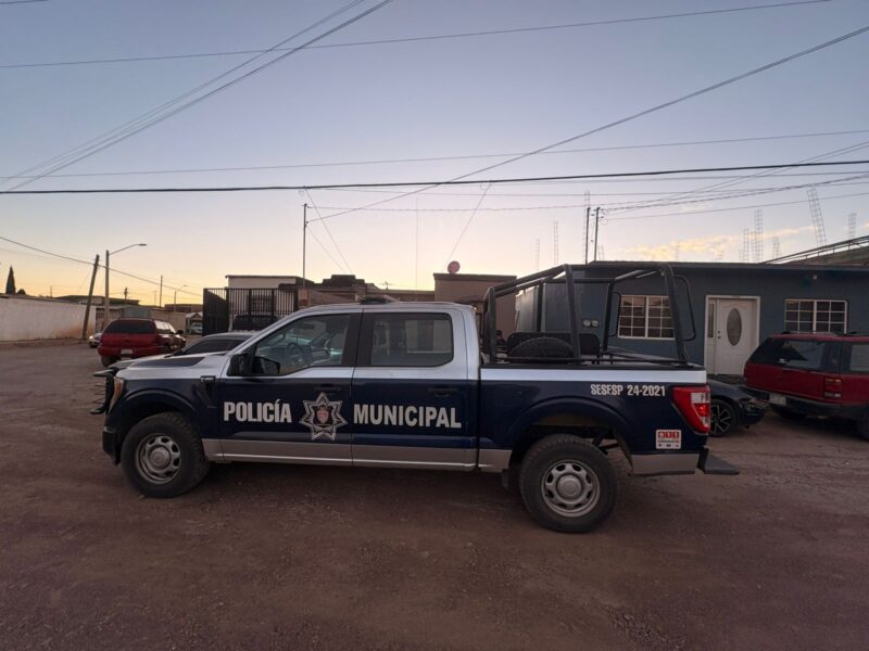 Captan en video presunto robo a vivienda en Sierra Azul