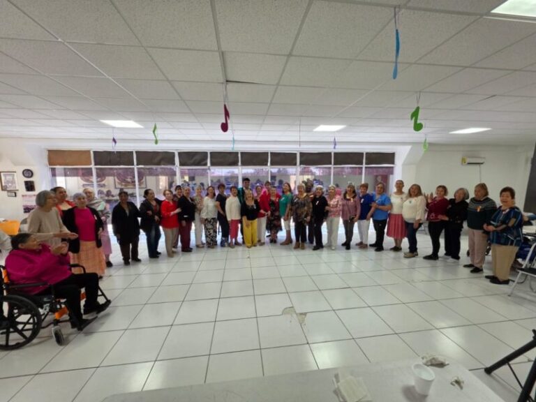 Celebran el Día de las Madres con adultos mayores en el Centro Comunitario Fovissste Chamizal