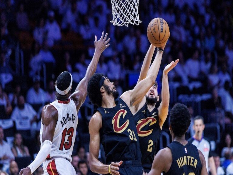 Cleveland sigue con vida en unos playoffs NBA llenos de dramatismo