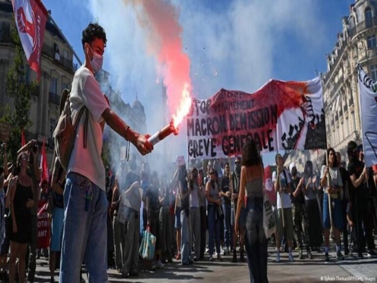 Crisis política en Europa sacude gobiernos y provoca protestas masivas