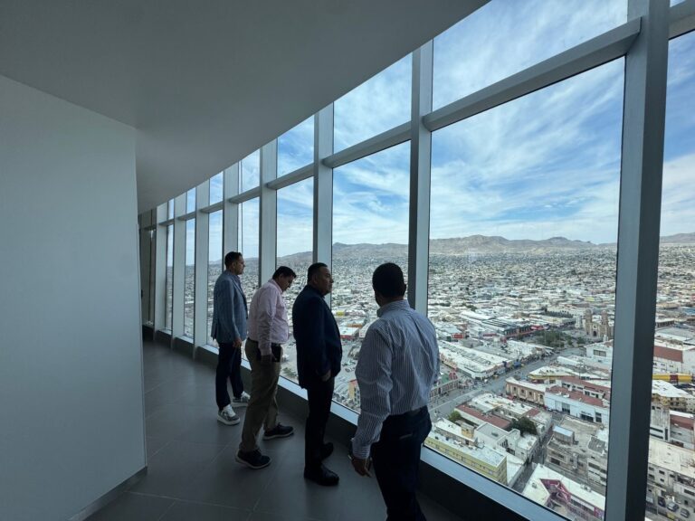 Empresarios de Juárez recorren instalaciones de Torre Centinela