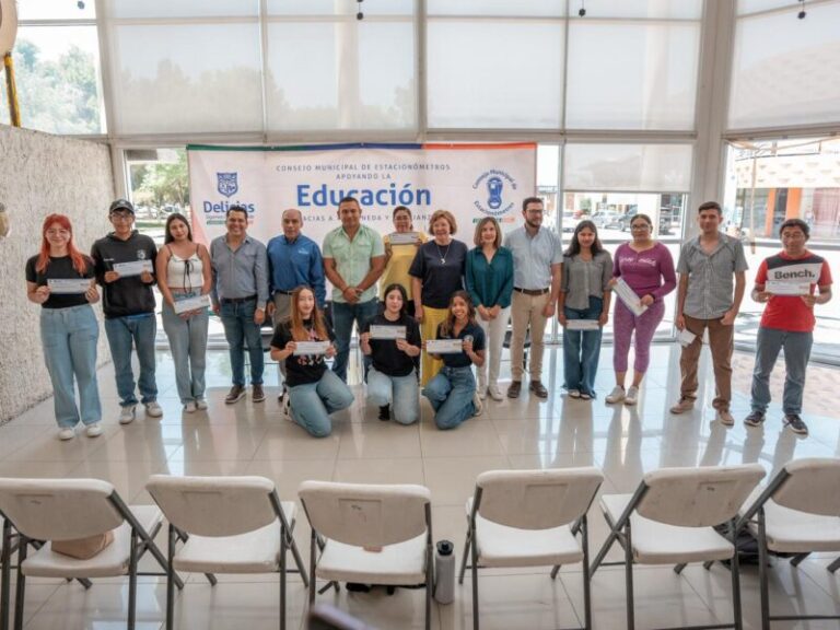 Entregan becas a estudiantes del Tecnológico a través de Estacionómetros