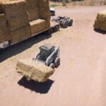 Entregan pacas de rastrojo a productores de Parral