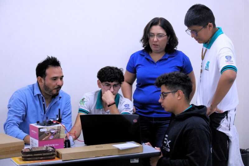 Imparte UTCH Sur capacitación STEM a estudiantes del Cobach