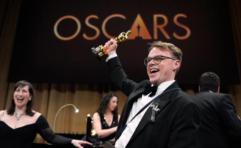 Insólito escándalo Oscar es tratado como arma desaparece en pleno vuelo y desata indignación internacional