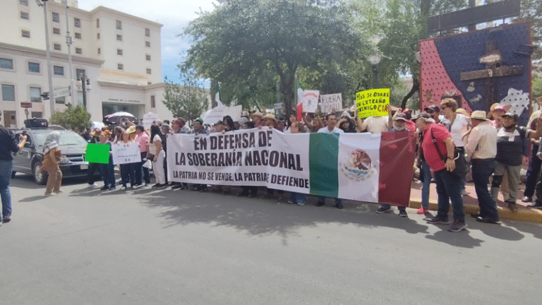 Marchan en Chihuahua para exigir renuncia de la gobernadora