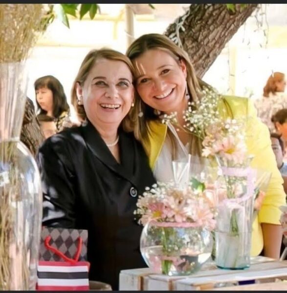 Maru Campos felicita a madres chihuahuenses