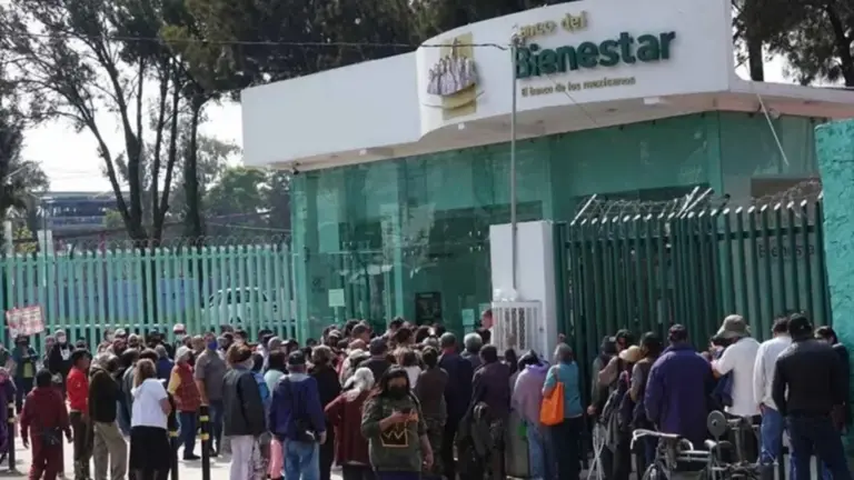 Millones podrían quedarse sin apoyo tras alerta por suspensión de pagos en programas del Bienestar