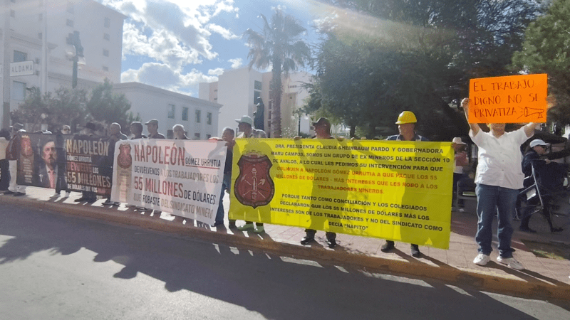Mineros exigen pago de fideicomiso en desfile