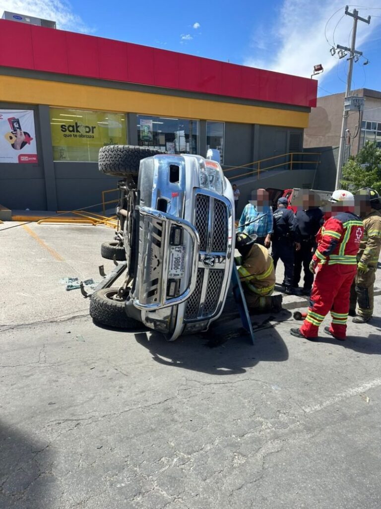 Mujer resulta lesionada tras volcadura en Cuauhtémoc