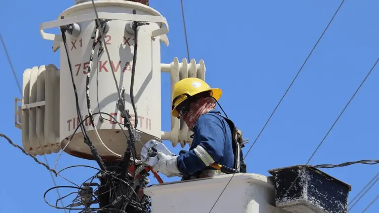 Paraliza a Santa Isabel, corte de energía