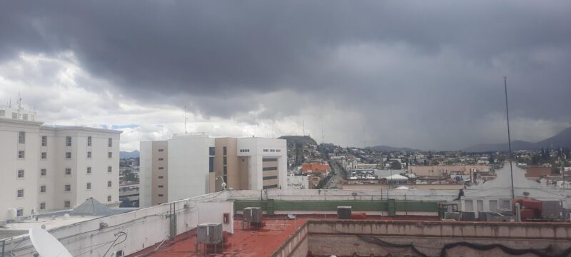 Prevén fuertes vientos y calor para este lunes en Chihuahua