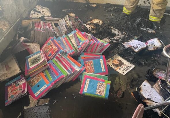 Protección Civil y Bomberos atienden incendio en escuela Arturo Gámiz García