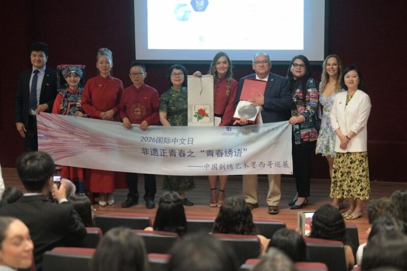 Recibe UACH exposición itinerante de bordado chino «Voces Bordadas»
