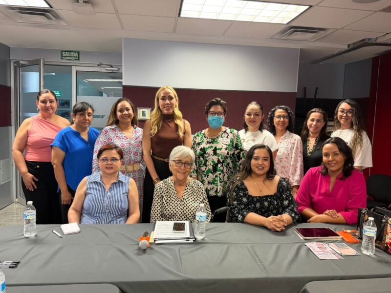 Reconoce Herminia Gómez a maestras y maestros de Chihuahua