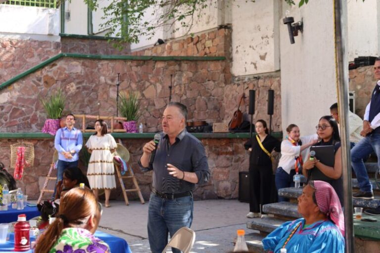 Reconoce Mario Vázquez a madres de pueblos originarios