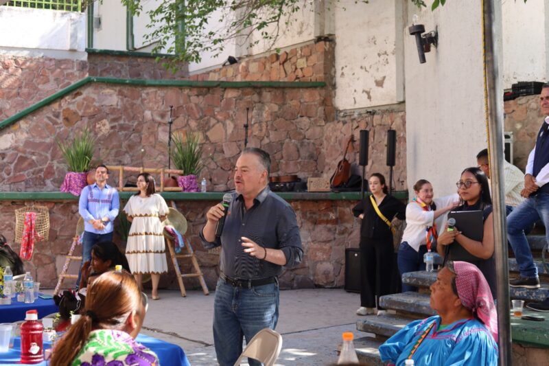 Reconoce Mario Vázquez a madres de pueblos originarios