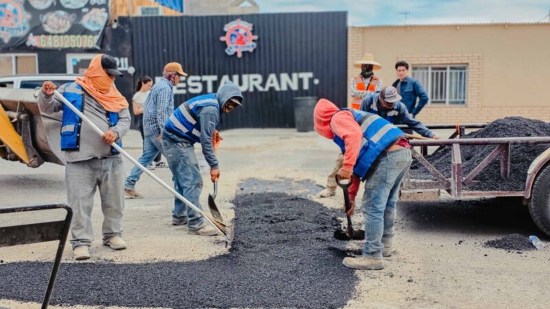 Refuerza Gobierno Municipal de Camargo trabajos de bacheo y atención a zanjas en distintos puntos de la ciudad