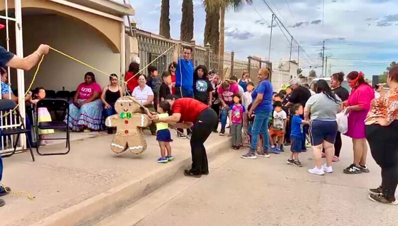 Regala diputada Carla Rivas juguetes y dulces a niños de la colonia Toribio Ortega
