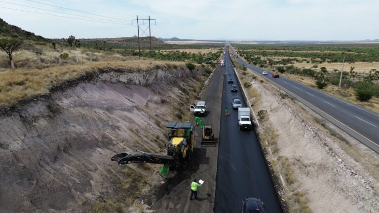 Repara Gobierno de México 5 mil km de la Red Carretera Federal con Trenes de Pavimentación