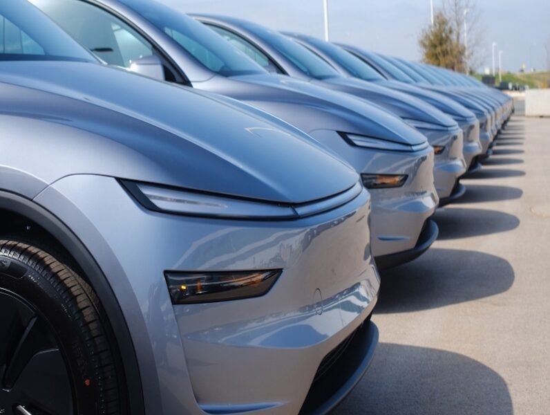 Revolución en movilidad: Tesla y BYD intensifican la batalla por el coche eléctrico