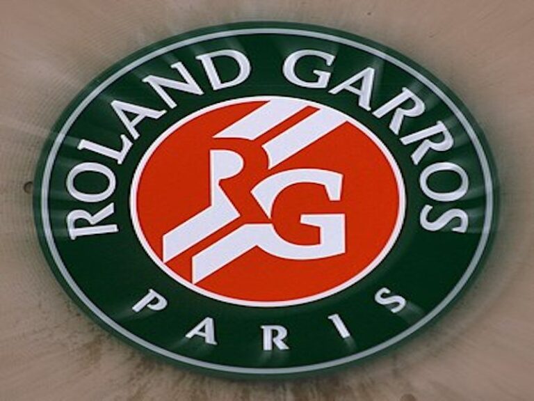 Roland Garros Vive una Jornada de Grandes Sorpresas y Clasificados