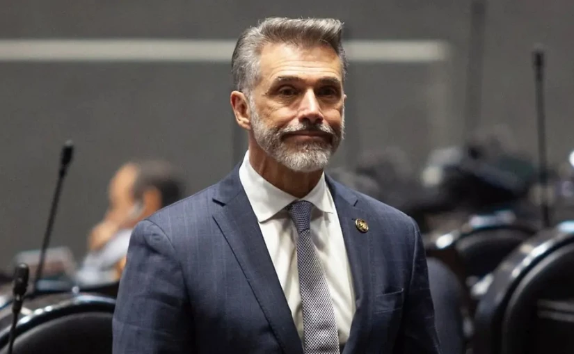 Sergio Mayer anunció su salida de Morena, dejando dudas entre muchos.