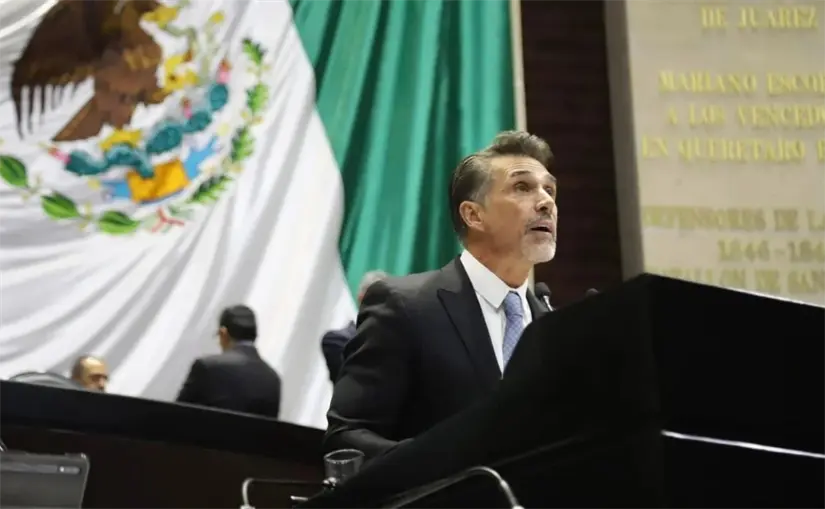 Sergio Mayer seguirá como diputado independiente en el Congreso.