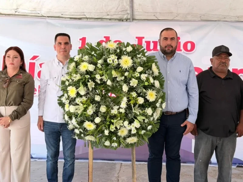 Barras de Piaxtla honra a los Marinos en su día.