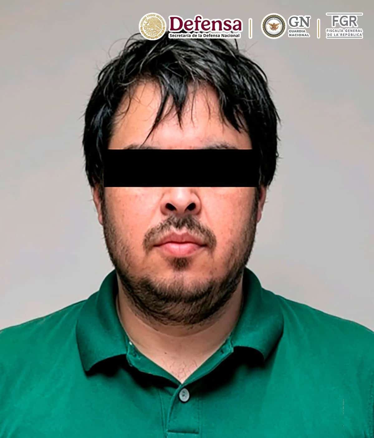 Defensa, Guardia Nacional y FGR realizaron un operativo en Los Mochis donde decomisaron miles de litros de droga sintética y detuvieron a una persona.