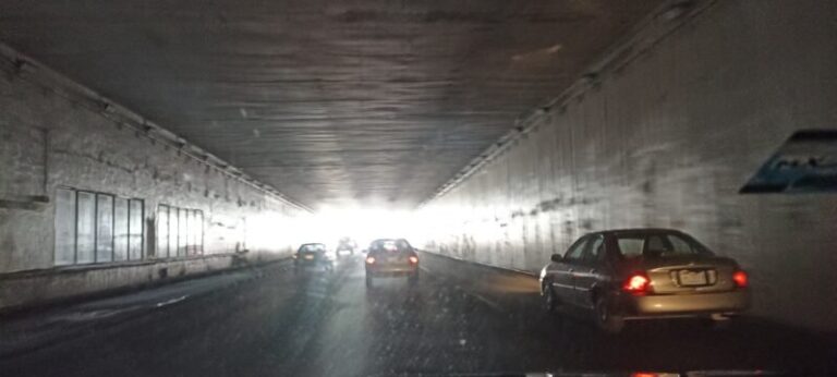 Lluvia en Chihuahua deja sin iluminación el túnel de la calle Independencia; Servicios Públicos no ha reparado el desperfecto