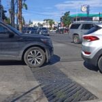 ¡ABANDONADOS! Por falta de un alto, chocan dos vehículos y vialidad brilla por su ausencia