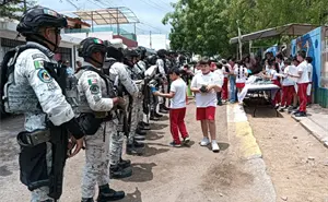 Niños y niñas de Culiacán regalan lección de paz: Agradecen a la Guardia Nacional con cartas y comida