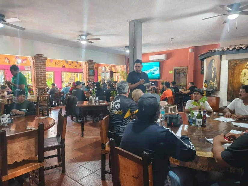 Los motociclistas disfrutaron de un rico desayuno en el restaurante El Granero