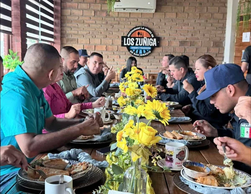 El alcalde Luis Fernando Loaiza Bañuelos, ofreció un desayuno a los agentes de Seguridad Publica, por el día del policía