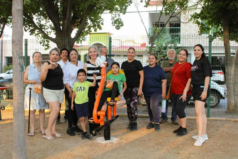 Muy animados los vecinos del Comité del Parque 100 Terranova Jesús Vizcarra participaron en la inauguración de este espacio.