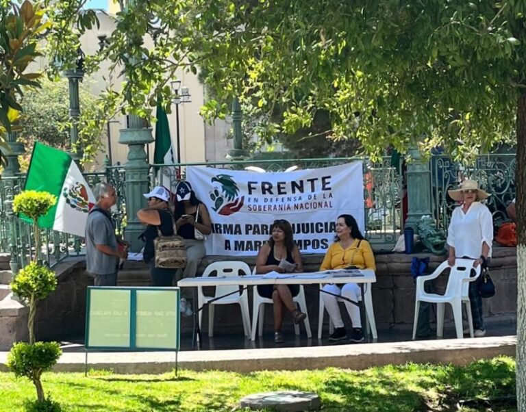 Instalan módulo en Plaza de Armas para juntar firmas contra Maru Campos
