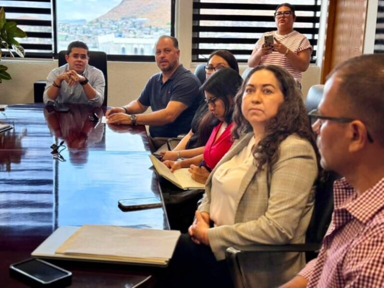 Afinan Estado y Municipio entrega de becas para personas con discapacidad en Chihuahua