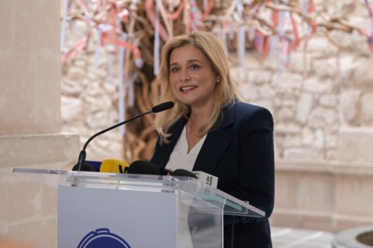 Arremete Maru Campos contra federación y promete resultados antes de 2027