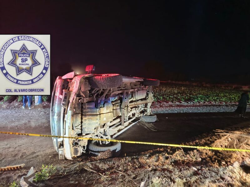 Atienden volcadura en la seccional de Álvaro Obregón; no se reportan personas lesionadas de gravedad