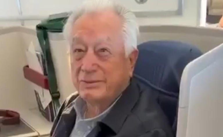 Bartlett desata polémica en España y lo confrontan por viajar en primera clase