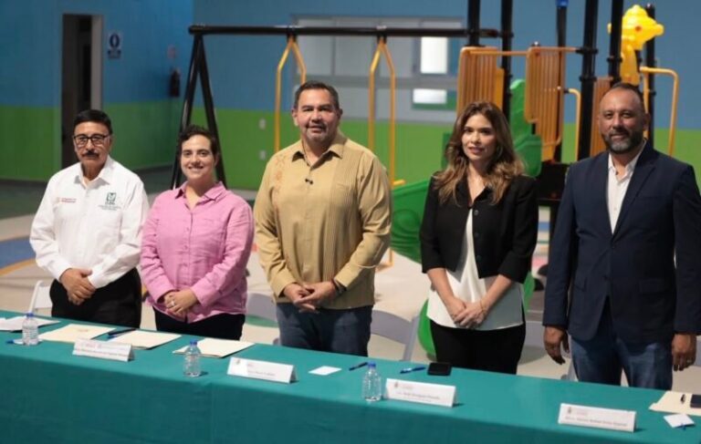 Firman Cruz y el IMSS convenio de comodato de CECIS