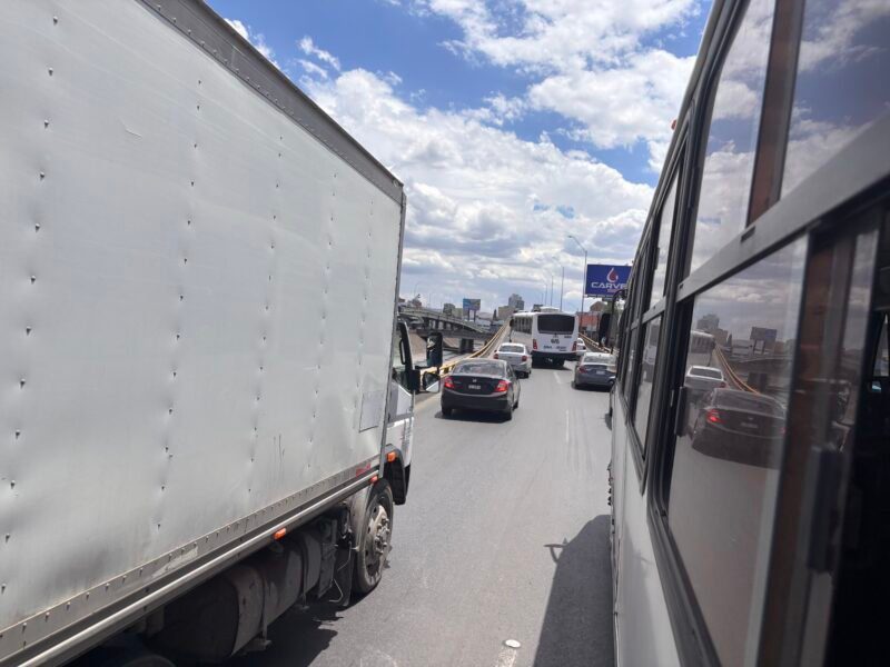 Teófilo Borunda, rebasada por el crecimiento vehicular; tráfico se vuelve insostenible en horas pico