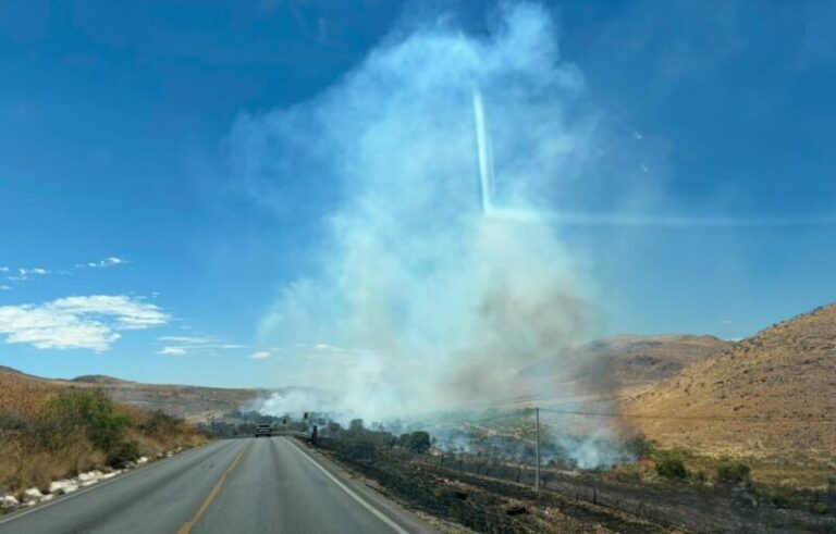 Registran incendio en las Curvas del perico