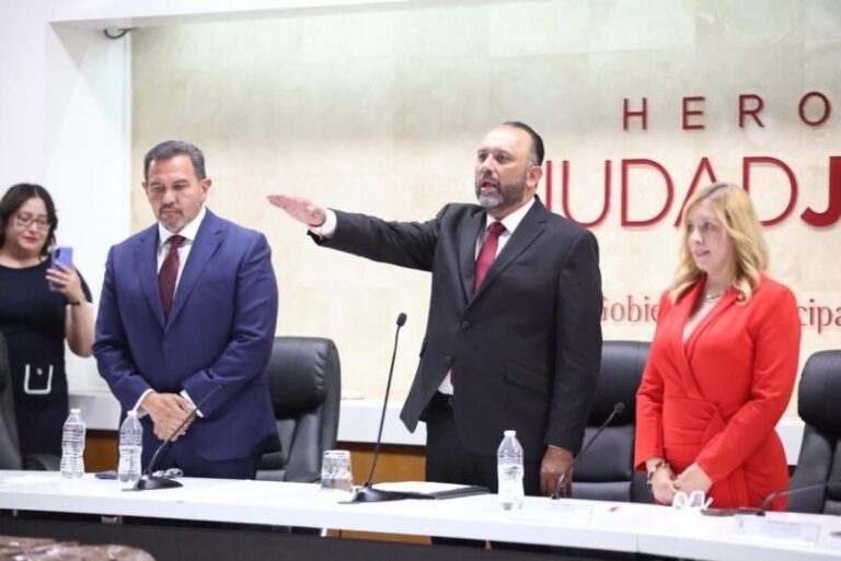 Pide licencia Cruz y toma protesta Héctor Ortiz Orpinel en Juárez