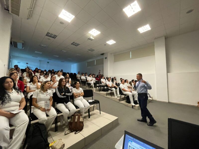 Capacita Coespris a estudiantes de la Universidad de Durango en prevención sanitaria