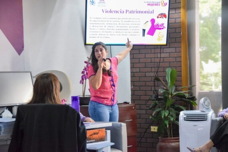 Capacitan a personal de la Sindicatura en prevención de la violencia
