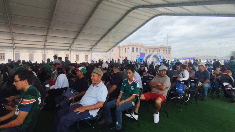 Cerca de dos mil chihuahuenses asisten a ver el partido inaugural de la COPA 2026