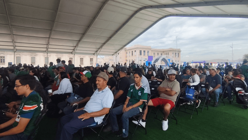 Cerca de dos mil chihuahuenses asisten a ver el partido inaugural de la COPA 2026