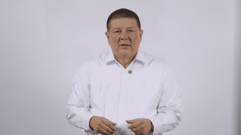 César Jáuregui reaparece y afirma que sigue en la contienda